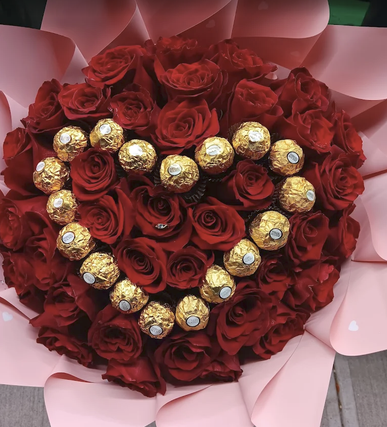 Red rose bouquet with a heart of Ferrero Rocher chocolates